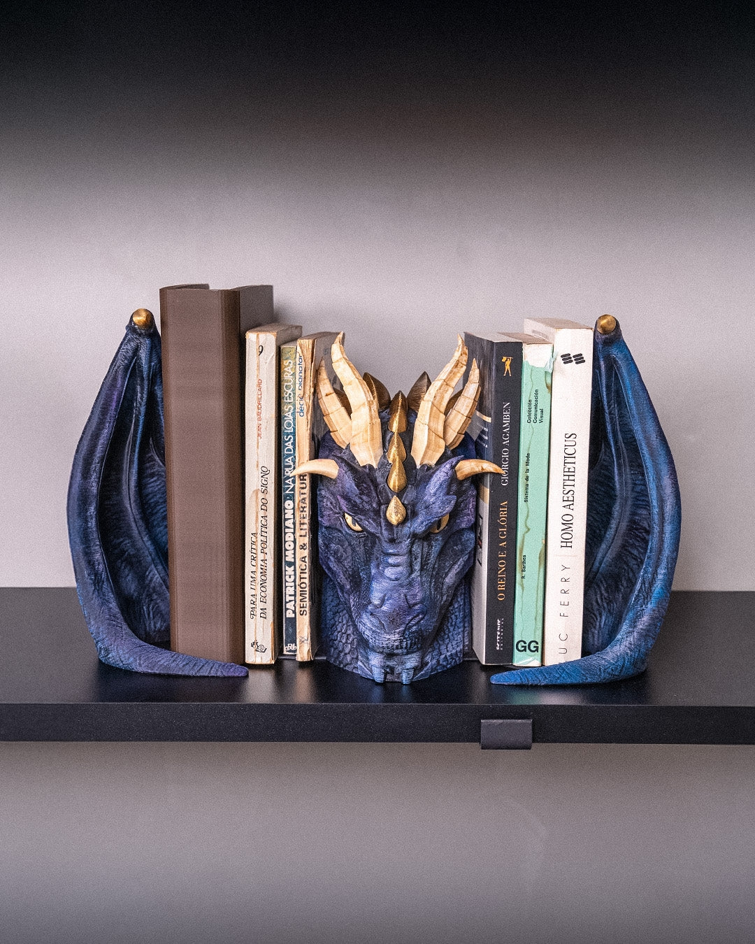 Aparador de Livros - Guardião Dracônico